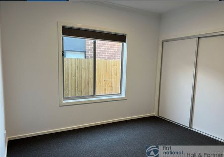 17 Scotland Circuit, Cranbourne West - Photo 4