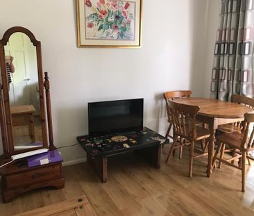 3 bedroom flat to rent - Photo 2