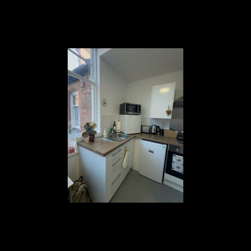 Studio Flat, Regent Road, LE1 - Photo 1