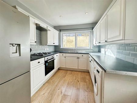3 bedroom terraced house to rent - Photo 5