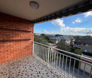 TWO BEDROOM UNIT - MINUTES FROM OATLEY VILLAGE & STATION - Photo 3