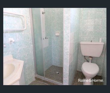 Private Two Bedroom Garden Flat - Photo 4