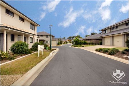 Large 3 Bedroom Townhouse avail: 16/11/2024 - Photo 4