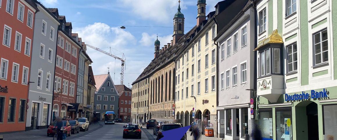 Komplett renovierte 2-Zimmer-Wohnung mit Westbalkon, Lechblick & TG-Stellplatz, direkt im Zentrum - Photo 1