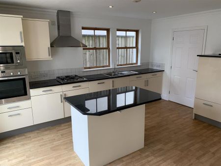 4 bedroom detached house to rent - Photo 5