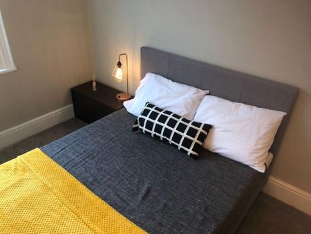 5 bedroom terraced house to rent - Photo 3