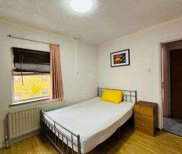 2 bedroom end of terrace house to rent - Photo 5