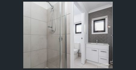 Hidden Gem in Holland Park - Photo 2