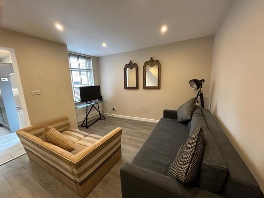 6 Bed End Terrace, Moseley Road, M14 - Photo 1