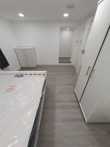 2 Bed Flat, Queens Drive, N4 - Photo 3