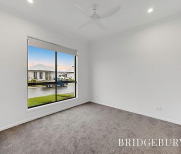 Elegant Living in Palmview! - Photo 2