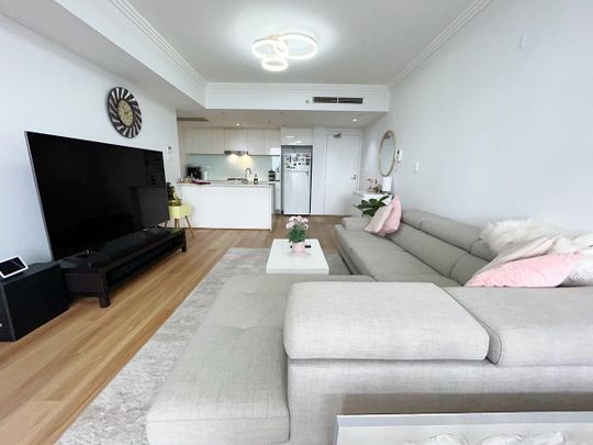 Luxury 2 Bedroom Apartment for Rent in the Centre of Parramatta - Photo 1