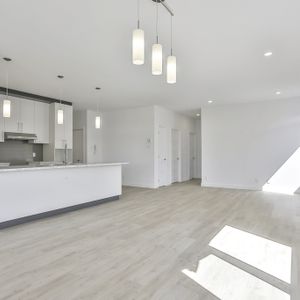 Très Grand 4 ½ à Louer – Juillet - Photo 2