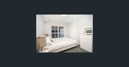 Stunning One Bedroom Apartment with Spacious Private Courtyard - Photo 5