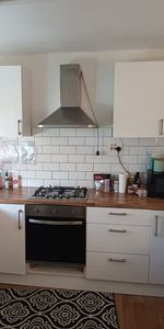 3 Bed Flat, Old Church Road, E1 - Photo 4