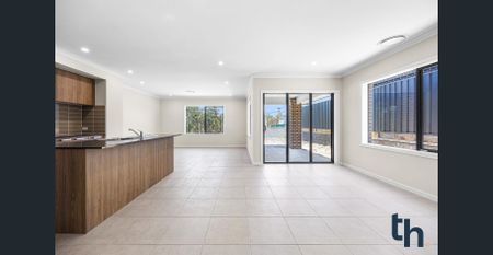 Immaculate Brand-New Family Home in Sought-After Cameron Grove Estate - Photo 2