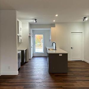 Grand appartement 5½ NEUF à louer à Drummondville - Libre immédiatement - Photo 2