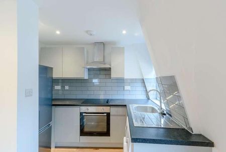 Rushey Green, London, SE6 - Photo 2