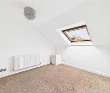 2 bedroom Maisonette in Reading Road, Wokingham - Photo 6