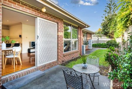 Spacious single level stunner with school zone appeal - Photo 3