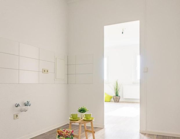 Neu sanierte 3-Raum-Erdgeschosswohnung mit Wanne - Photo 1