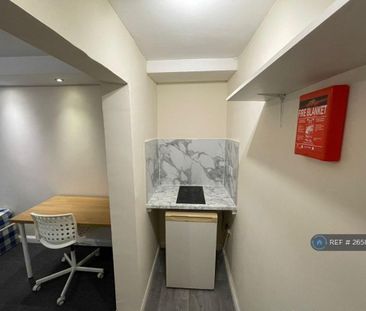 Studio to rent - Photo 2