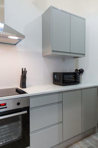 flat b, 708 High Road, London N12 9QL, UK, London - Photo 3