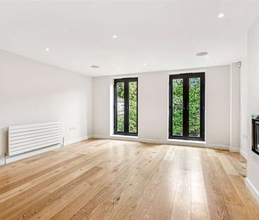 Well presented house located close to Battersea Park - Photo 3