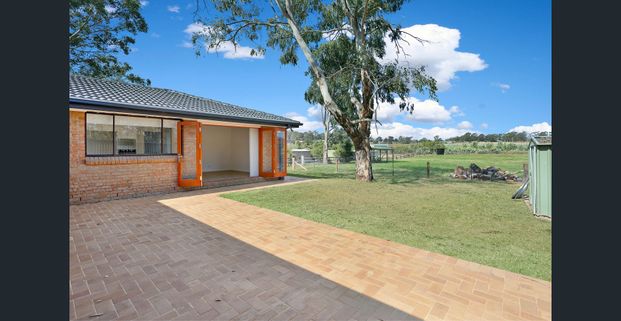 Spacious Living! - Photo 1