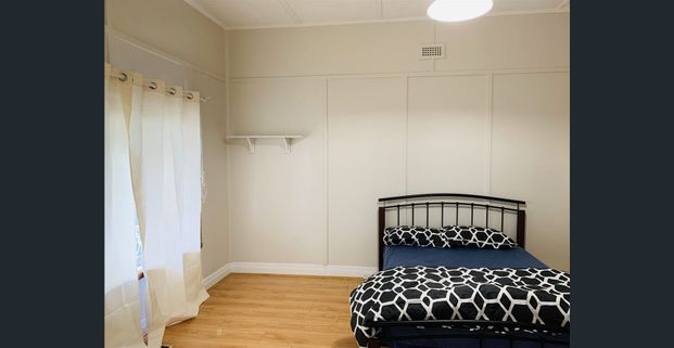 Family Home with studio granny flat office - Photo 1