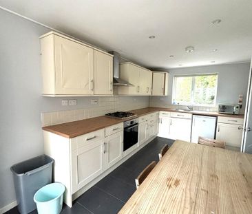 4 bedroom semi-detached house to rent - Photo 6