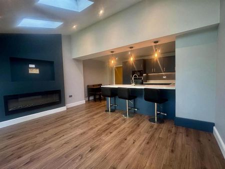 3 bedroom semi-detached house to rent - Photo 2