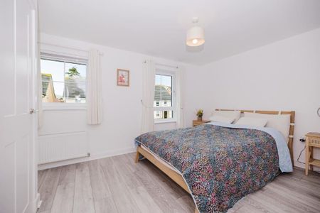 3 bedroom end of terrace house to rent - Photo 2