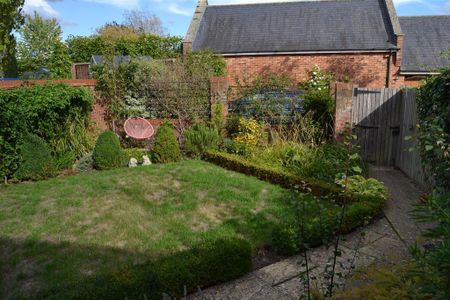 3 bedroom semi-detached house to rent - Photo 5