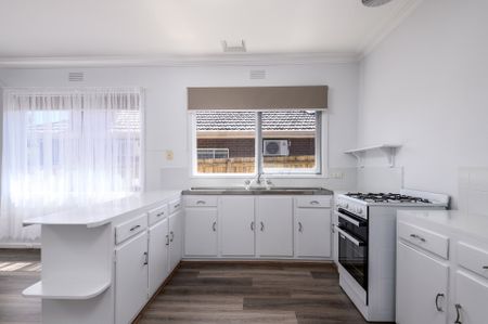Large Family Home - Photo 5