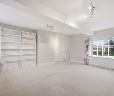 4 bedroom detached house to rent - Photo 4