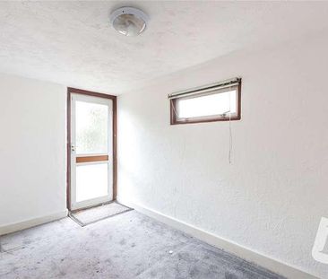 Trinidad Gardens, Dagenham, Essex, RM10 - Photo 2