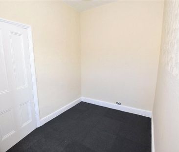 4 bedroom end of terrace house to rent - Photo 5