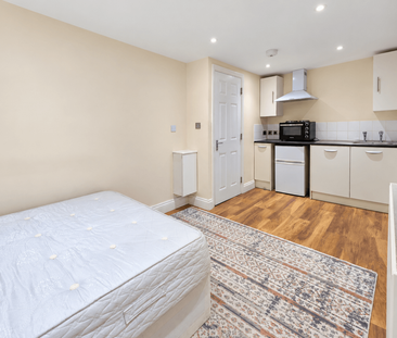 Studio to rent - Photo 2