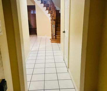 For Lease - 118 Banting Crescent, Brampton, Ontario - Photo 6