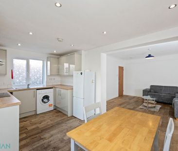 4 bedroom end of terrace house to rent - Photo 4