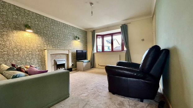 4 bedroom semi-detached house to rent - Photo 1