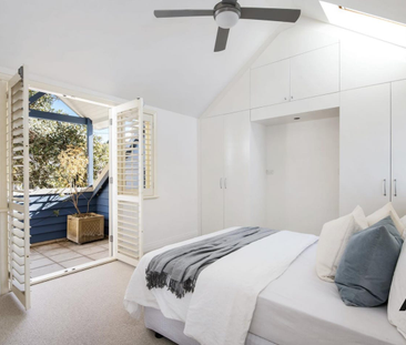 Spacious Retreat Nestled in the Heart of Queens Park - Photo 4