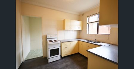 Huge 2 Bedroom unit with HUGE LUG - Photo 3