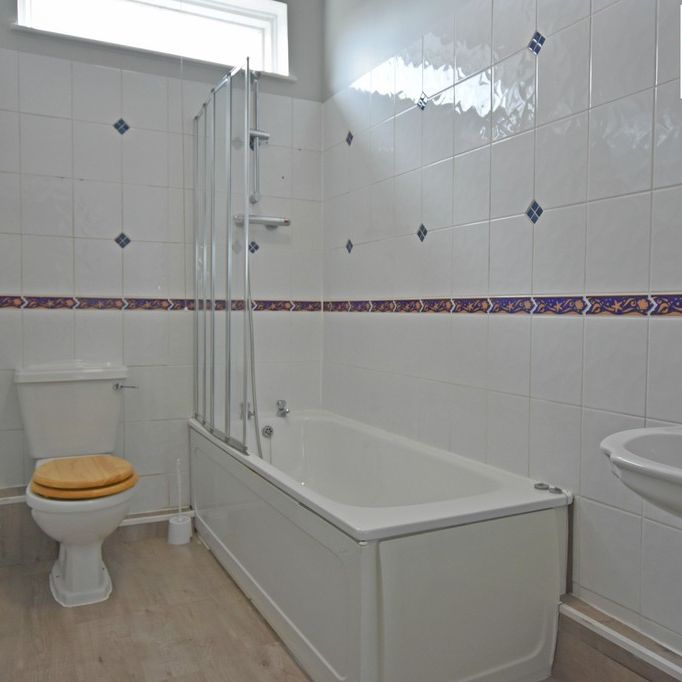 3 Bedroom Flat - Photo 1