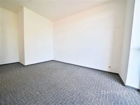 Pronájem zděného bytu 2+kk s krytým parkovacím stáním Havlíčkův Brod, Výšina - Фото 4