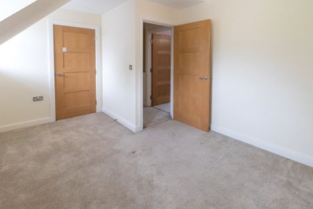 4 bedroom house to rent Century Way, Beckenham, BR3 - Photo 4