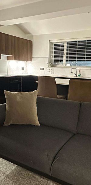 High end professional house share Room 5 - Photo 1