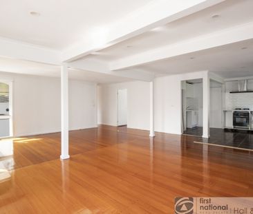 4 Calrossie Close, Endeavour Hills - Photo 2