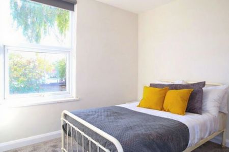 3 bed Mid Terraced House for Rent - Photo 3